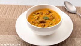 Lava paneer mushroom and Green pea sabji 1 delicious recipe ek plate me bowl me table ke uper
